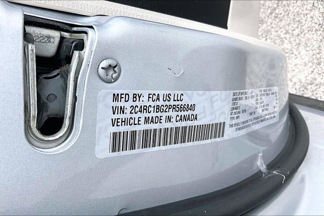 Used 2023 Chrysler Pacifica Touring-L image 19