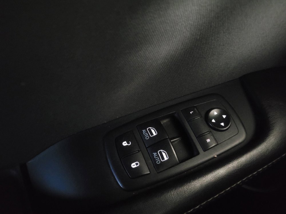 Used 2019 Dodge Challenger SXT image 27