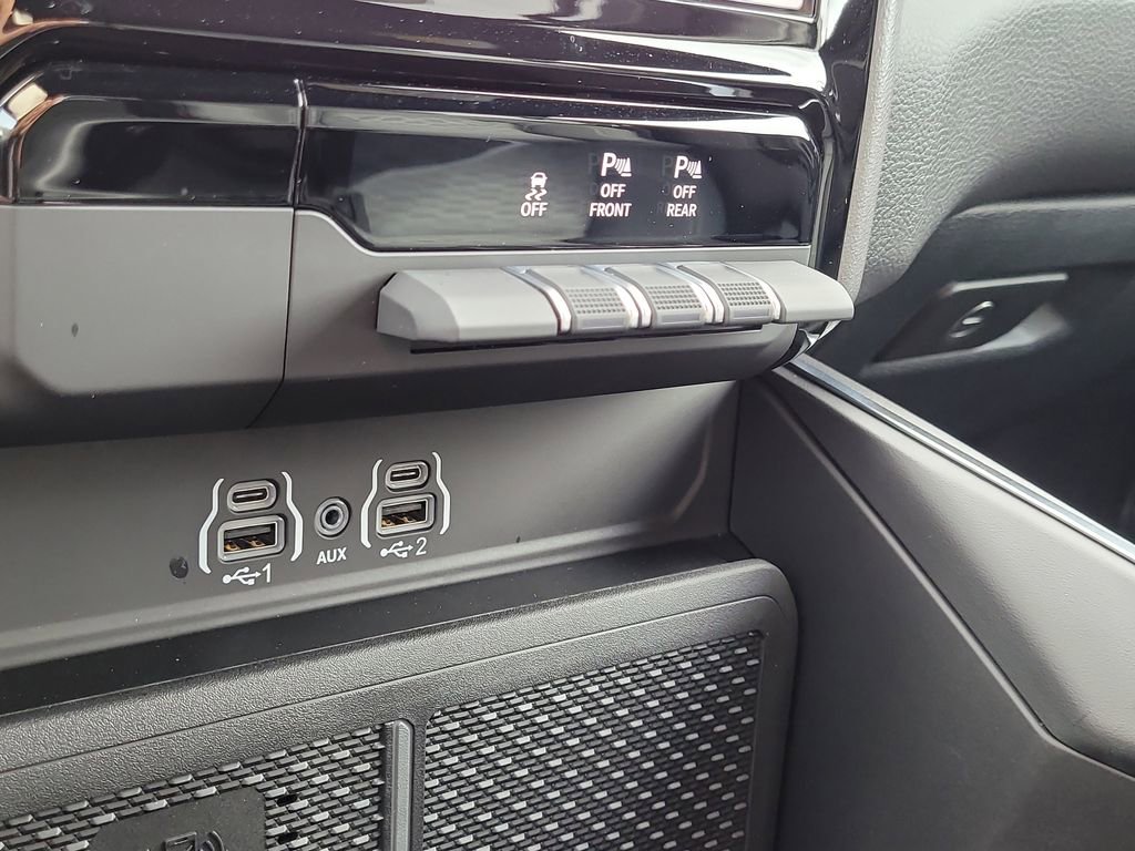 New 2026 RAM 1500 4x4 Crew Cab image 23