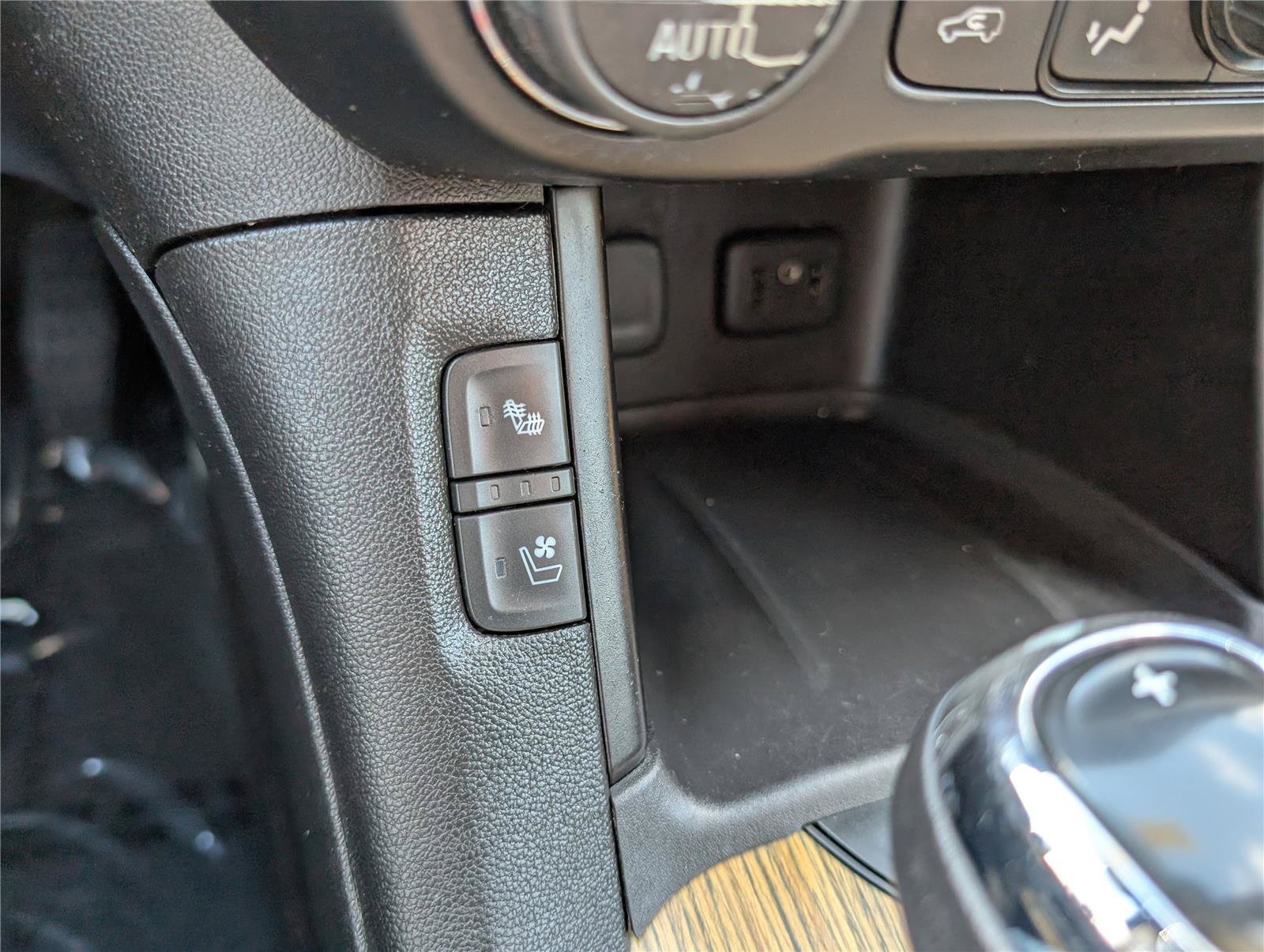 Used 2018 GMC Acadia Denali AWD/4WD image 28