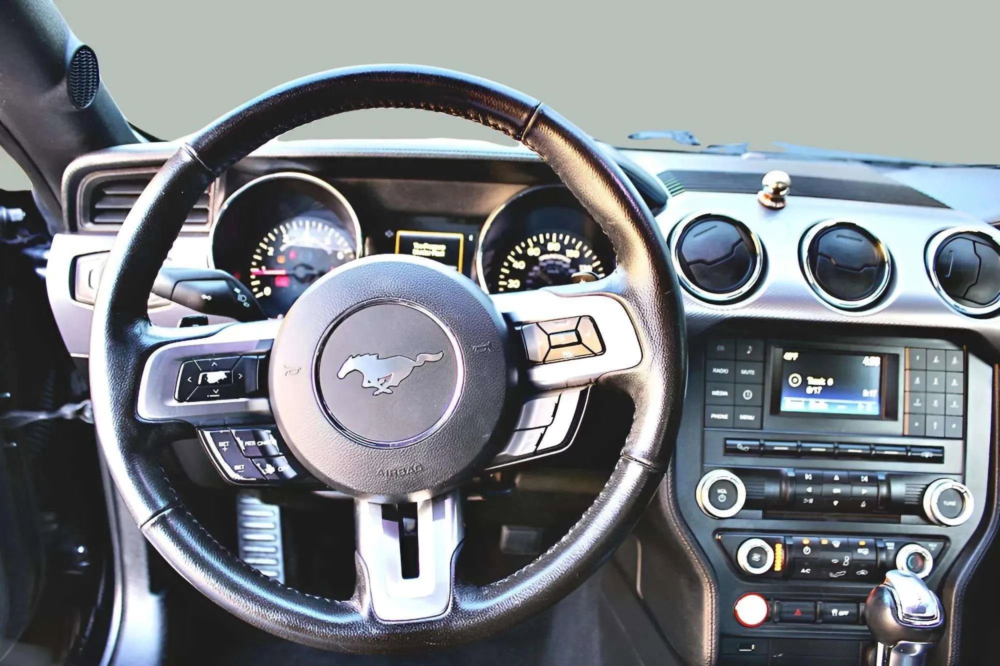 Used 2016 Ford Mustang Coupe image 12