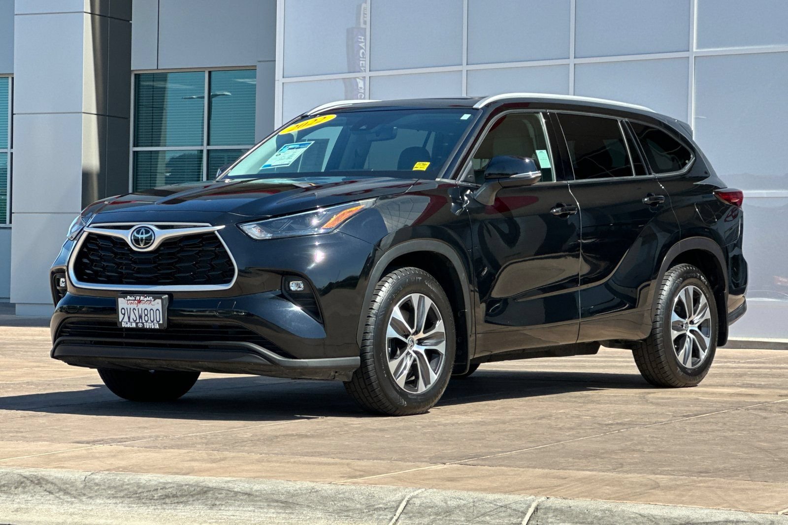 Used 2022 Toyota Highlander XLE AWD/4WD image 8