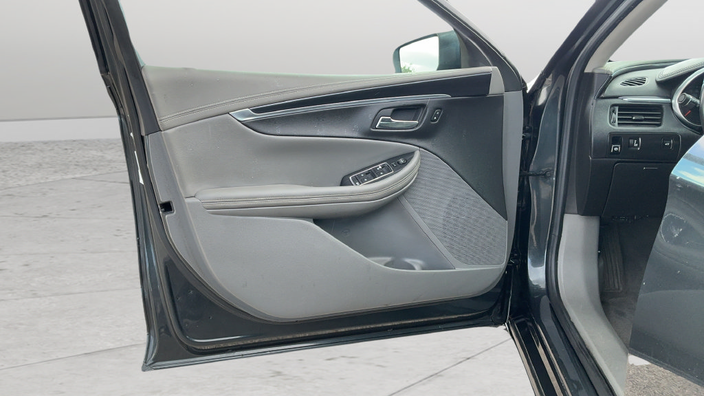 Used 2019 Chevrolet Impala LT FWD image 17