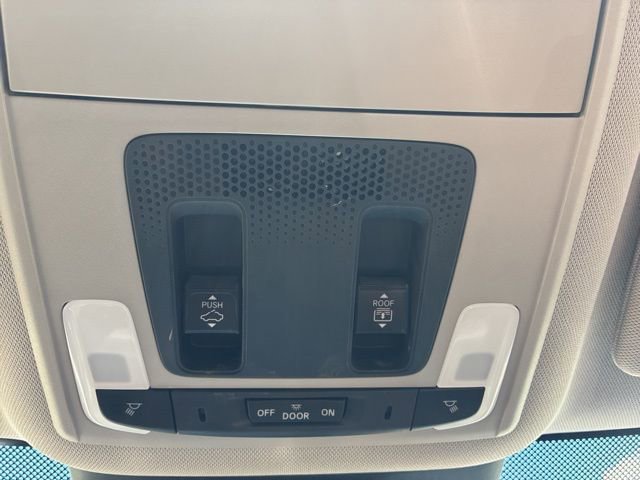 Used 2023 Honda Pilot Elite image 32