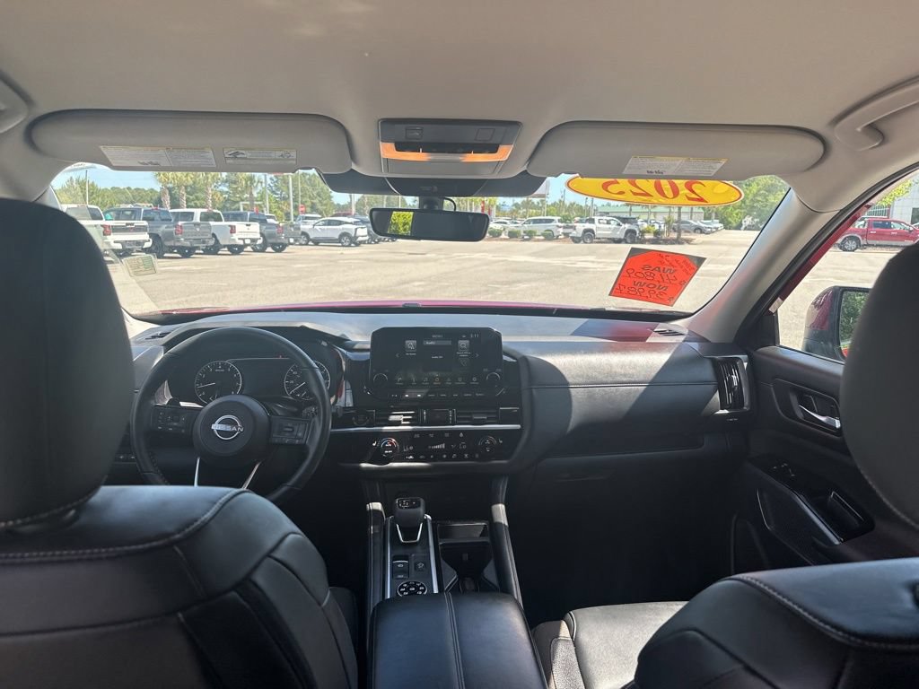 Used 2025 Nissan Pathfinder SL AWD/4WD image 23