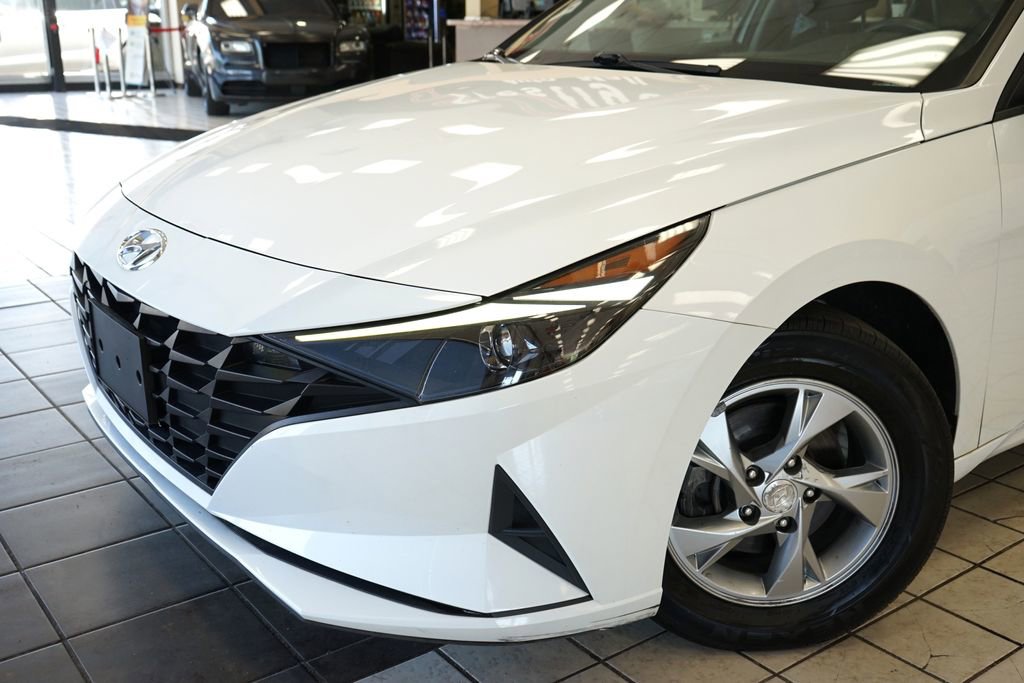 Used 2021 Hyundai Elantra SE FWD image 18