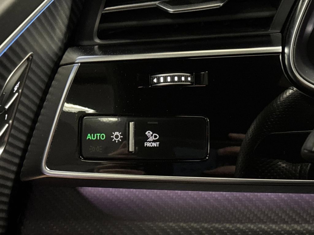 Used 2023 Audi RS Q8 w/ Black Optic Package image 26