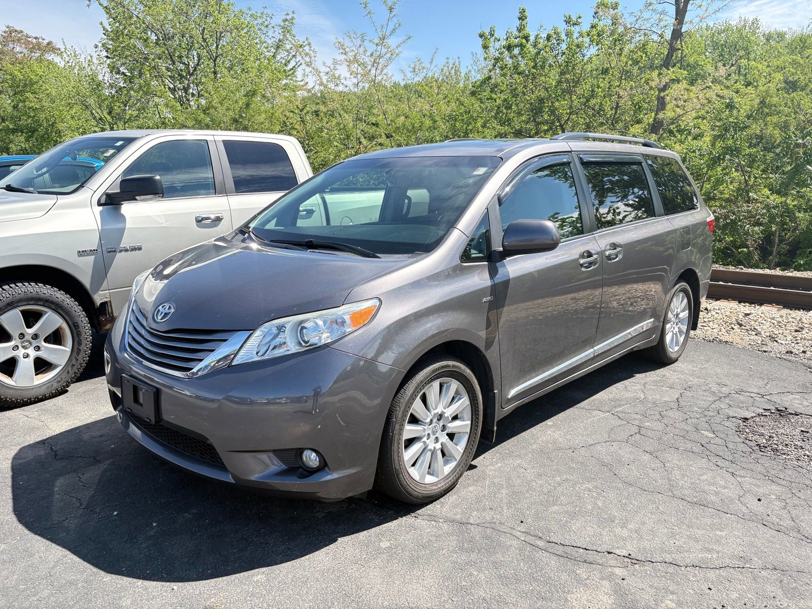 Used 2016 Toyota Sienna XLE w/ XLE Navigation Package AWD/4WD image 3