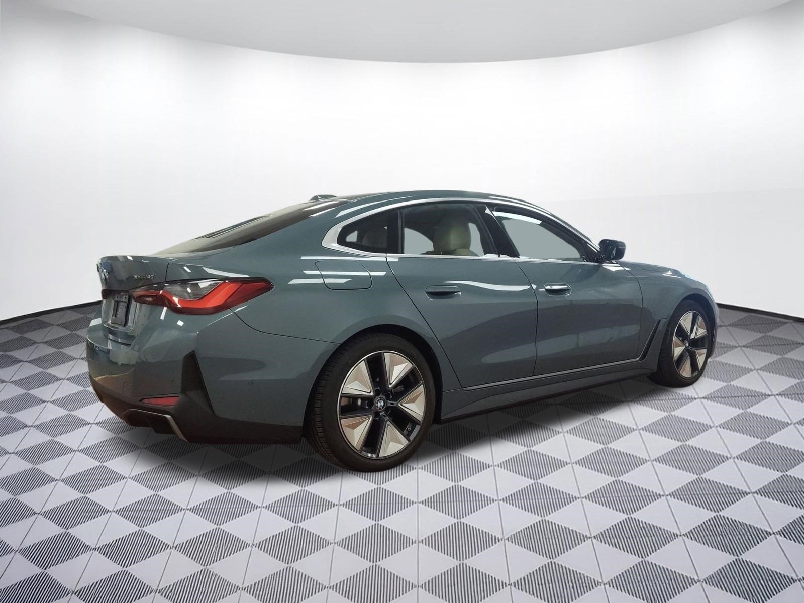 Used 2025 BMW i4 xDrive40i w/ M Sport Package image 8