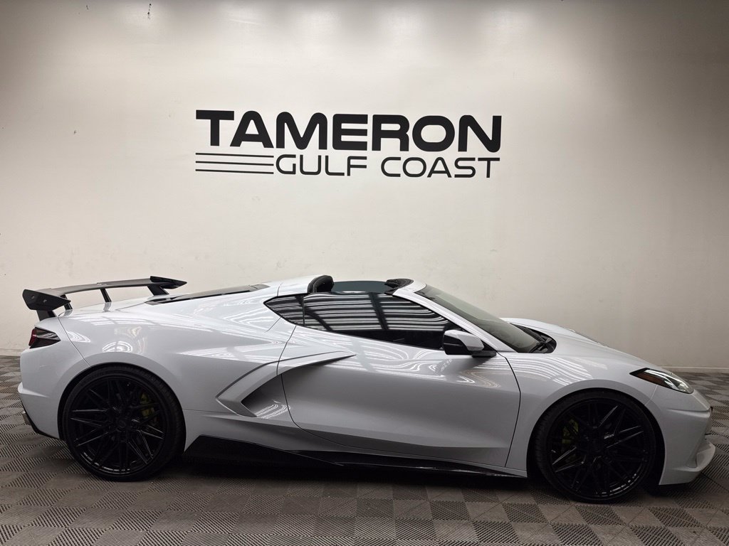 Used 2023 Chevrolet Corvette Stingray Coupe w/ 1LT RWD image 11