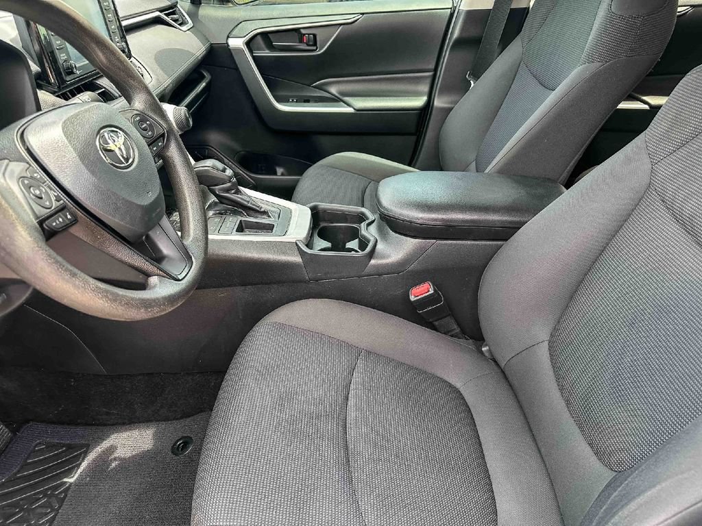 Used 2020 Toyota RAV4 LE FWD image 13