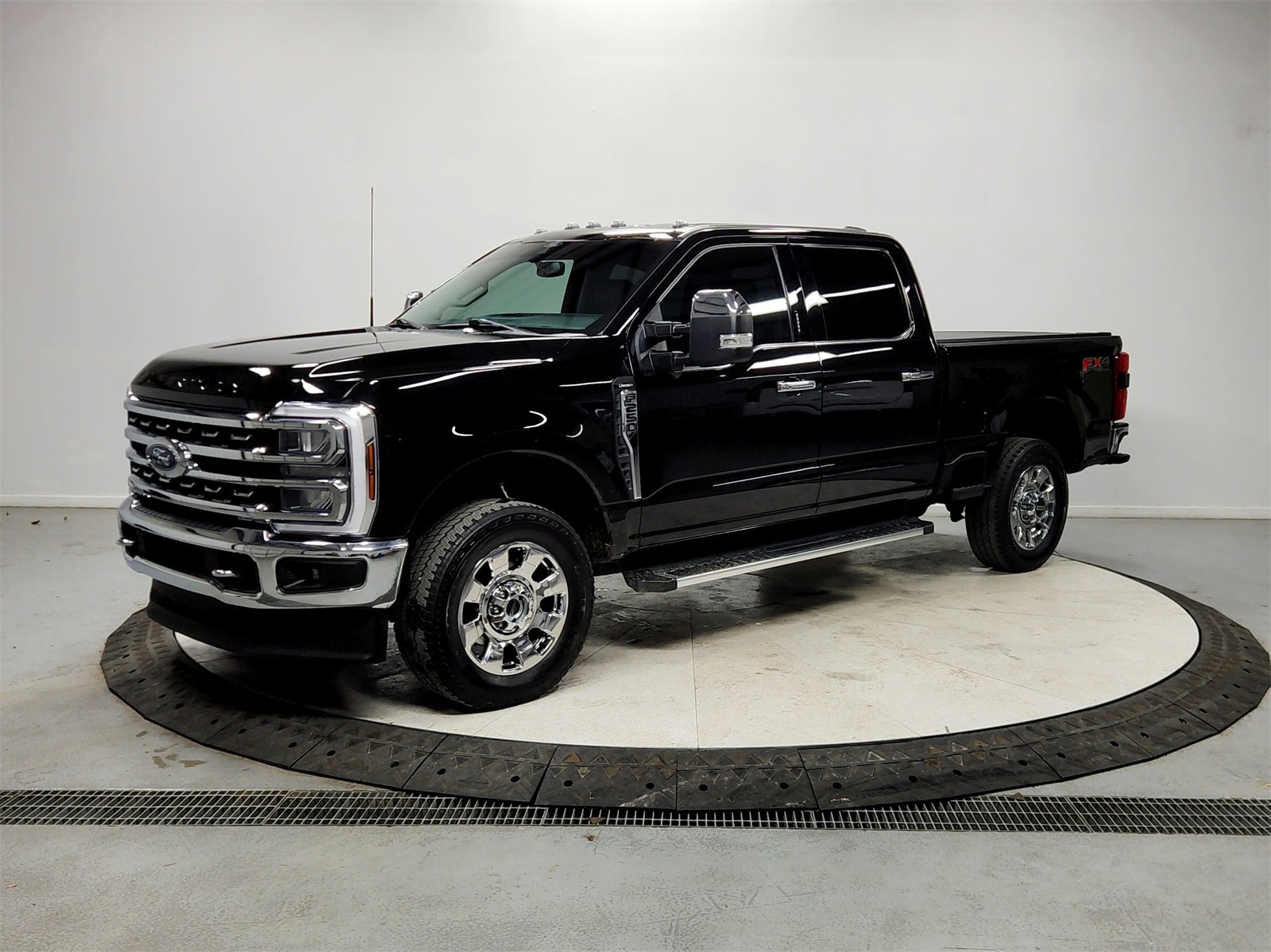 Used 2024 Ford F250 Lariat w/ Chrome Package image 3