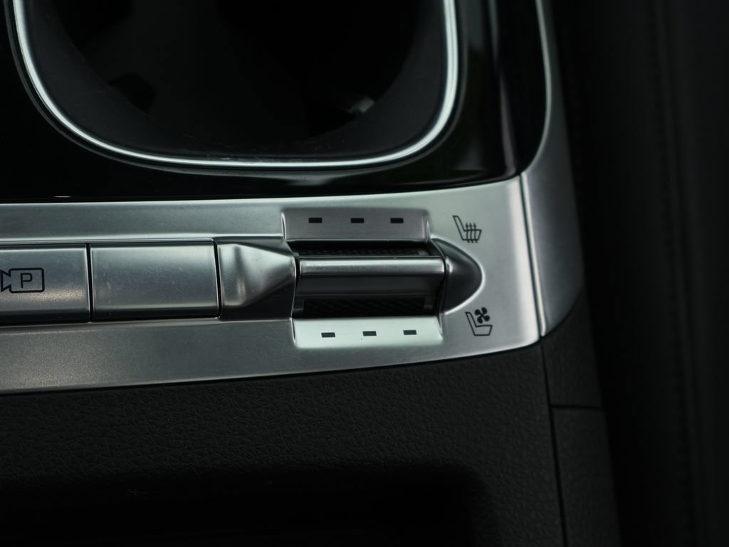 Certified 2024 Kia Carnival SX Prestige FWD image 36