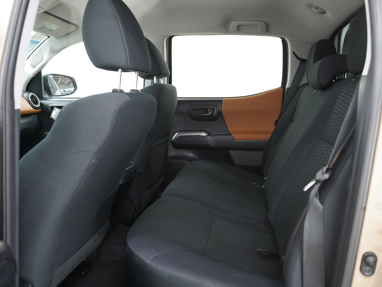 Used 2018 Toyota Tacoma SR5 AWD/4WD image 21