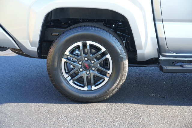 Used 2025 Toyota Tacoma TRD Sport AWD/4WD image 9