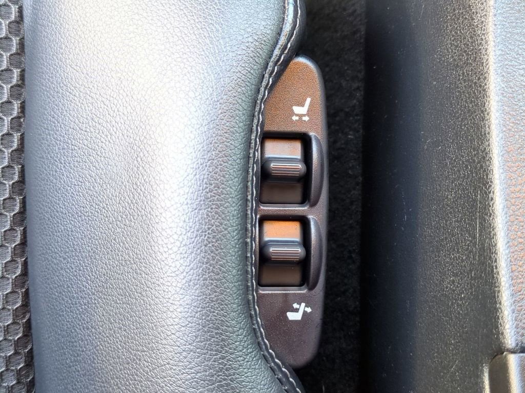 Used 2017 Nissan 370Z Touring image 18