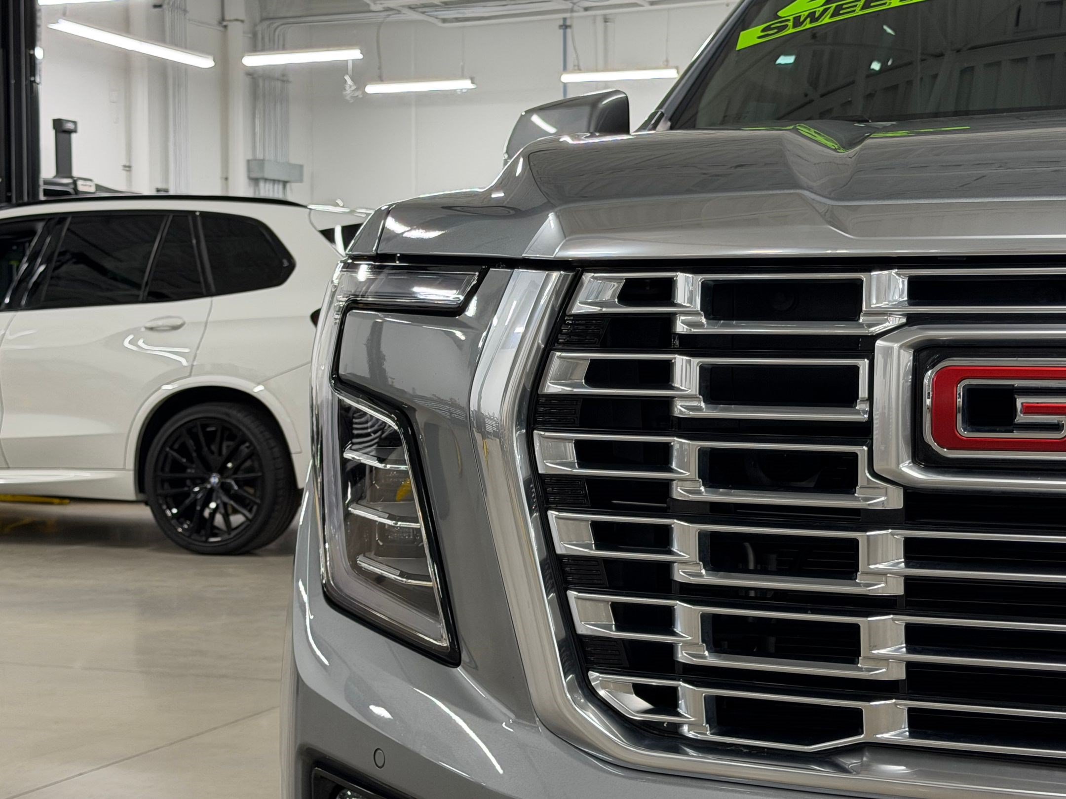 Used 2025 GMC Yukon XL Denali AWD/4WD image 11