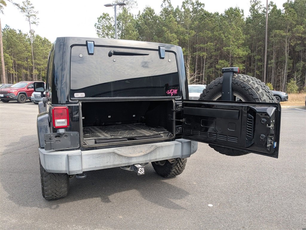 Used 2017 Jeep Wrangler Unlimited Rubicon w/ Connectivity Group image 6