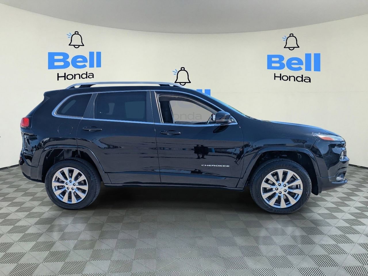 Used 2018 Jeep Cherokee Overland w/ Heavy Duty Protection Group AWD/4WD image 5