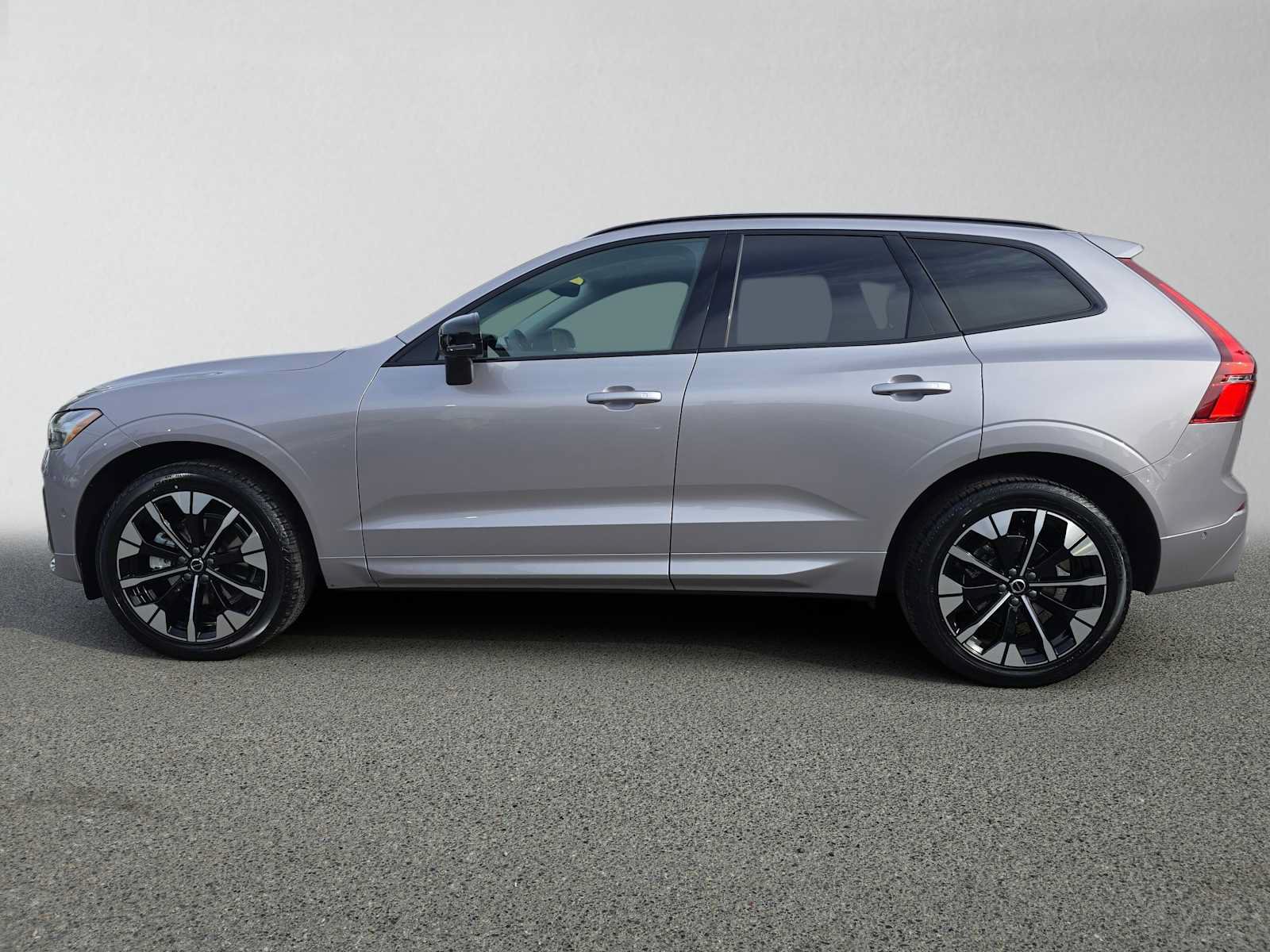 Used 2026 Volvo XC60 B5 Plus w/ Protection Package Premier AWD/4WD image 6