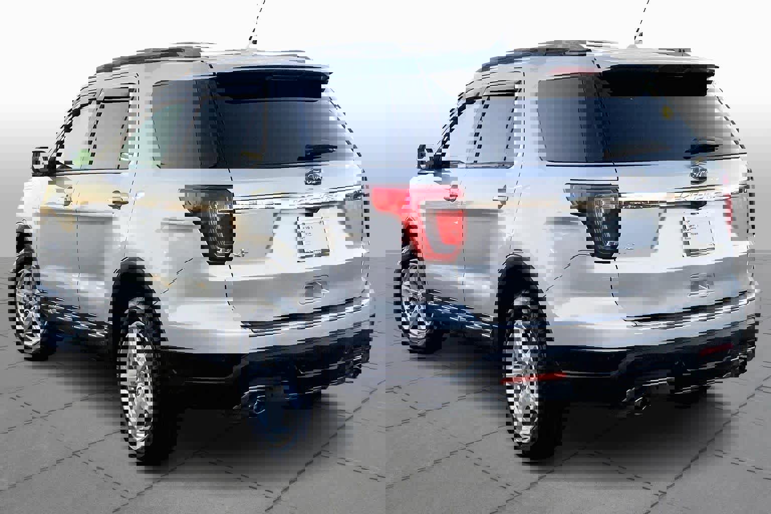 Used 2018 Ford Explorer XLT w/ Equipment Group 202A image 12