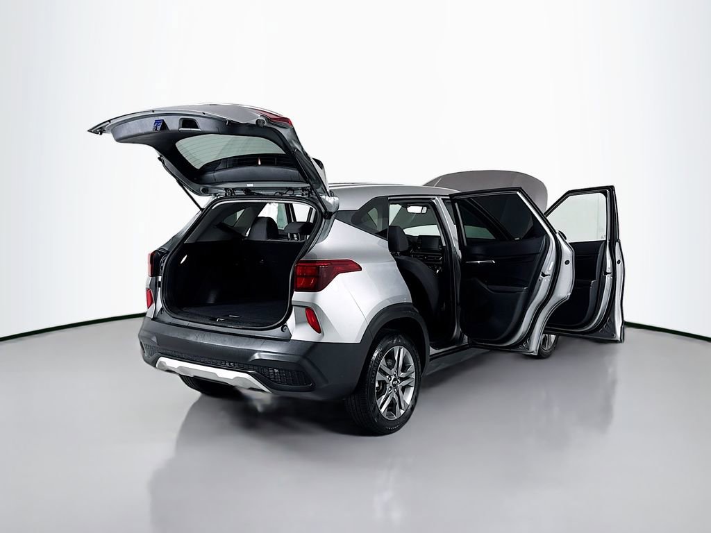 Used 2021 Kia Seltos LX AWD/4WD image 16