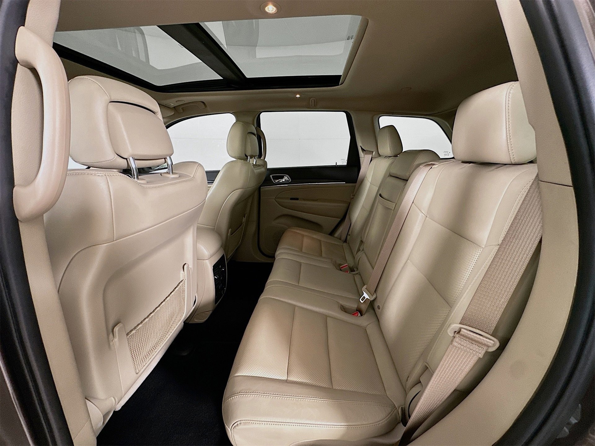 Used 2020 Jeep Grand Cherokee Limited w/ Luxury Group II image 26