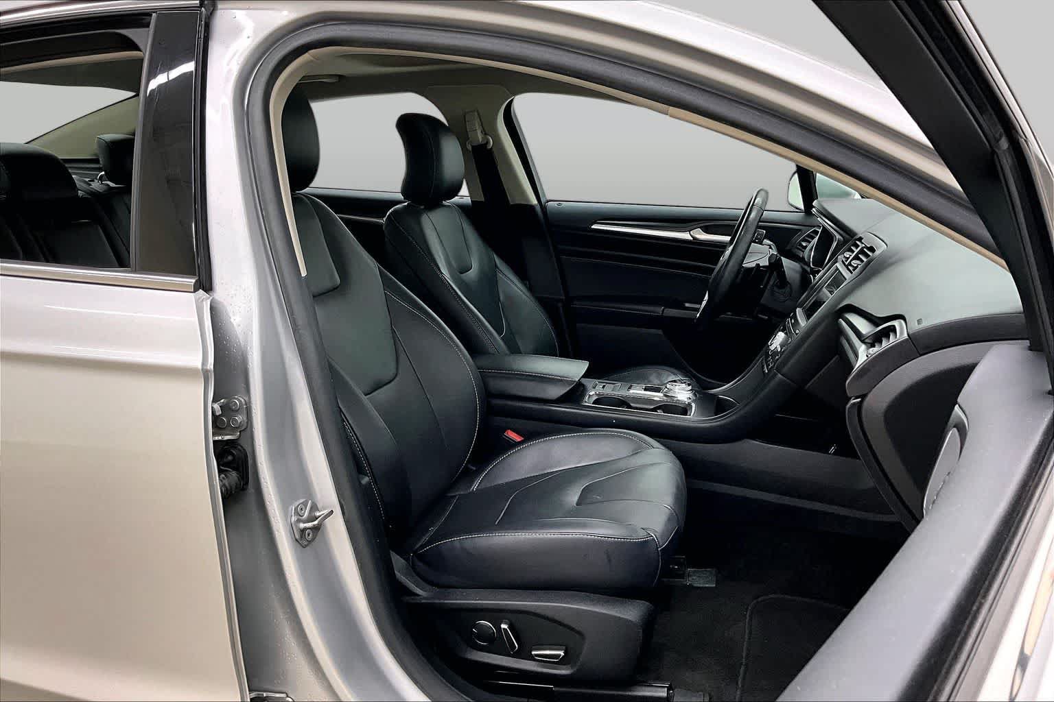 Used 2019 Ford Fusion Titanium FWD image 9