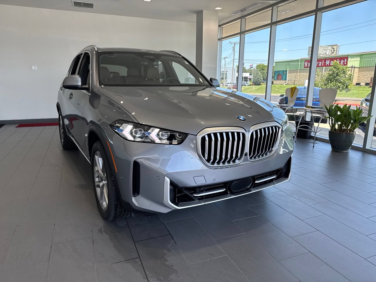 Certified 2026 BMW X5 xDrive40i AWD/4WD image 2