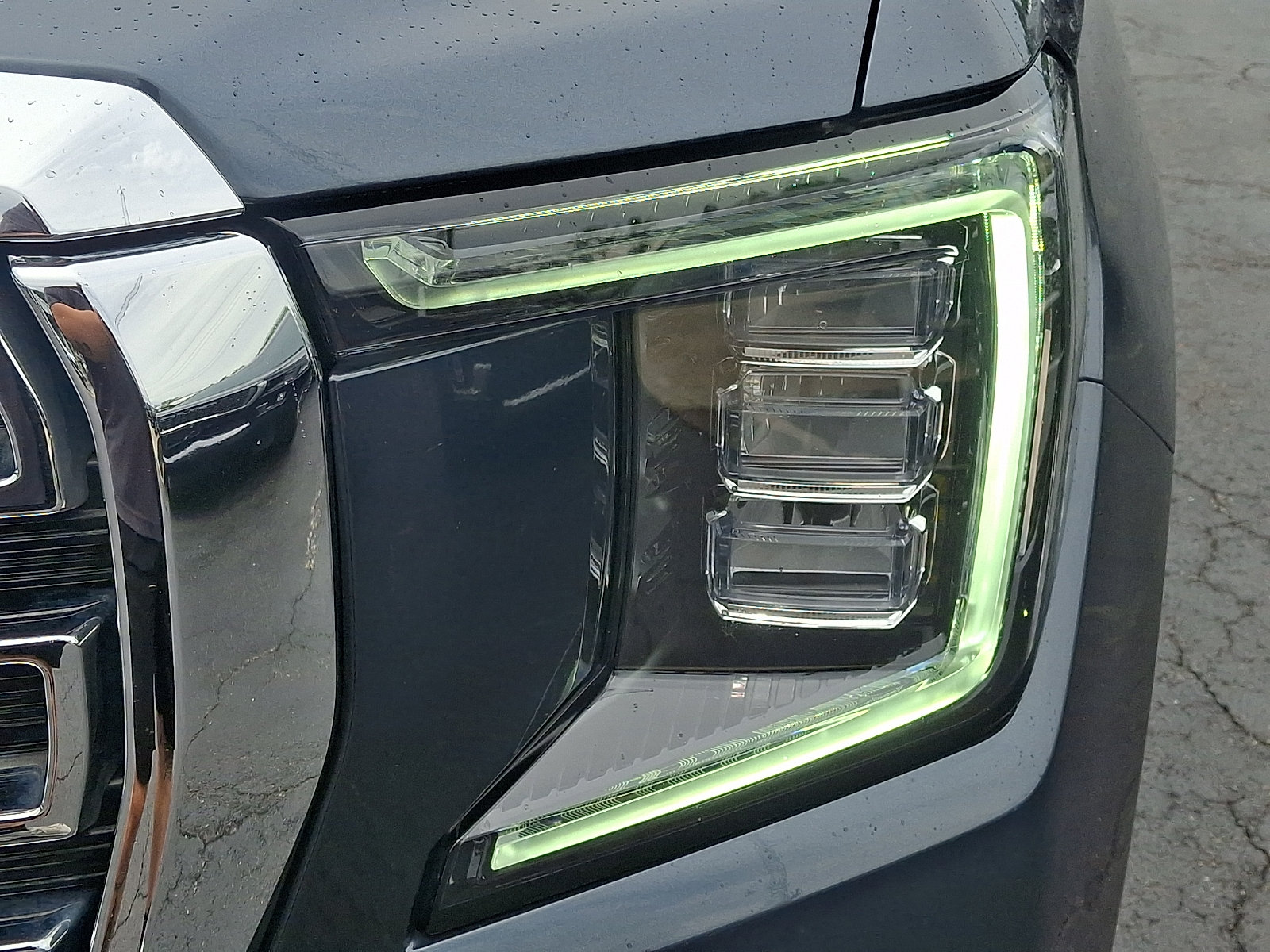 Used 2021 GMC Yukon SLT w/ Rear Media and Nav Package AWD/4WD image 9