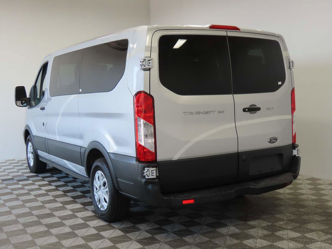 Used 2018 Ford Transit 150 XLT RWD image 3