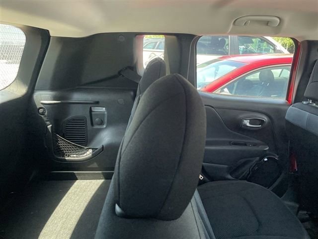 Used 2019 Jeep Renegade Altitude w/ Quick Order Package 2XM AWD/4WD image 14