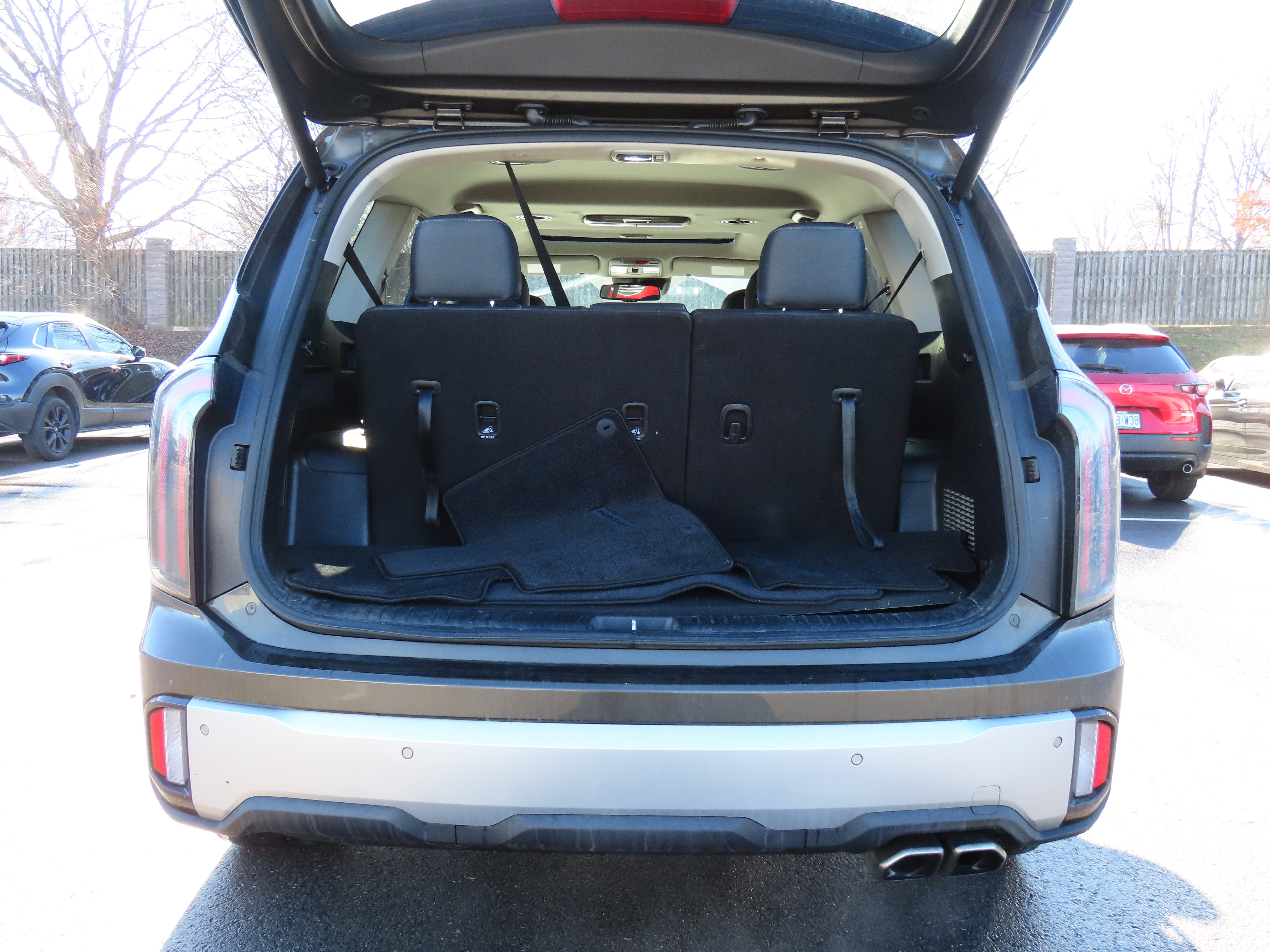 Used 2023 Kia Telluride EX w/ EX Captain's Chair Package image 17