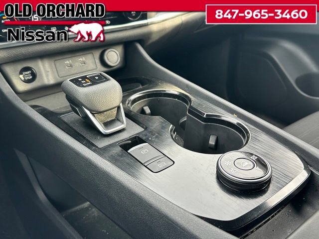 Used 2025 Nissan Rogue SV AWD/4WD image 16