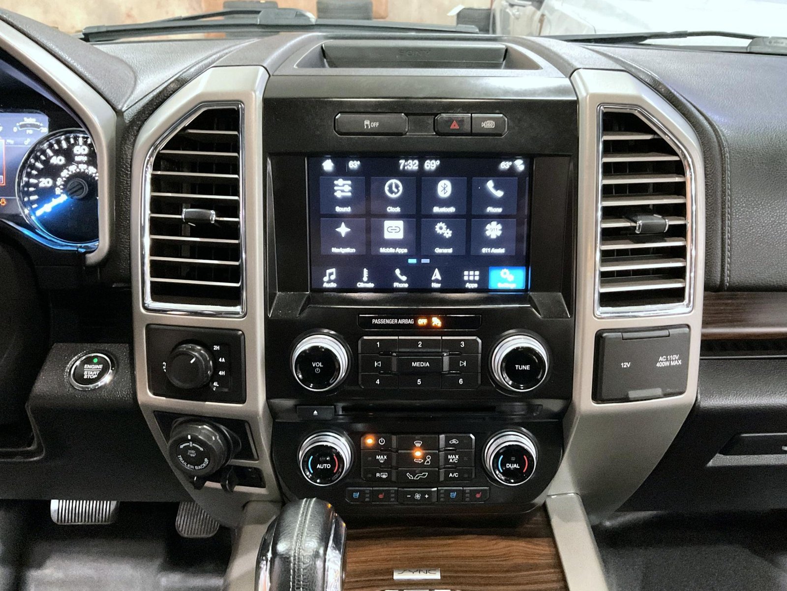 Used 2016 Ford F150 Lariat w/ Equipment Group 502A Luxury AWD/4WD image 13