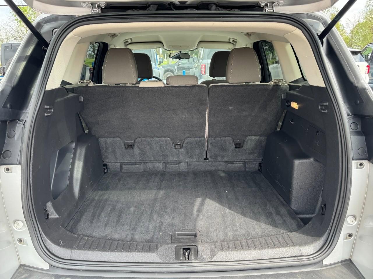 Used 2015 Ford Escape SE w/ Equipment Group 201A image 6