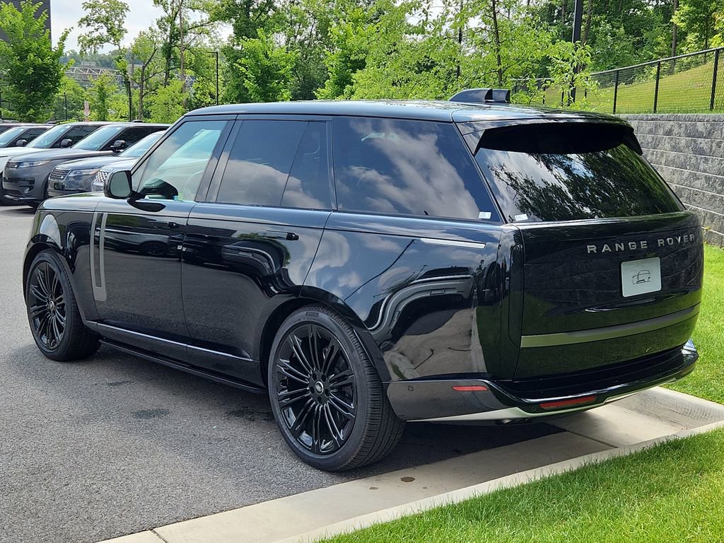 Used 2025 Land Rover Range Rover SE image 12