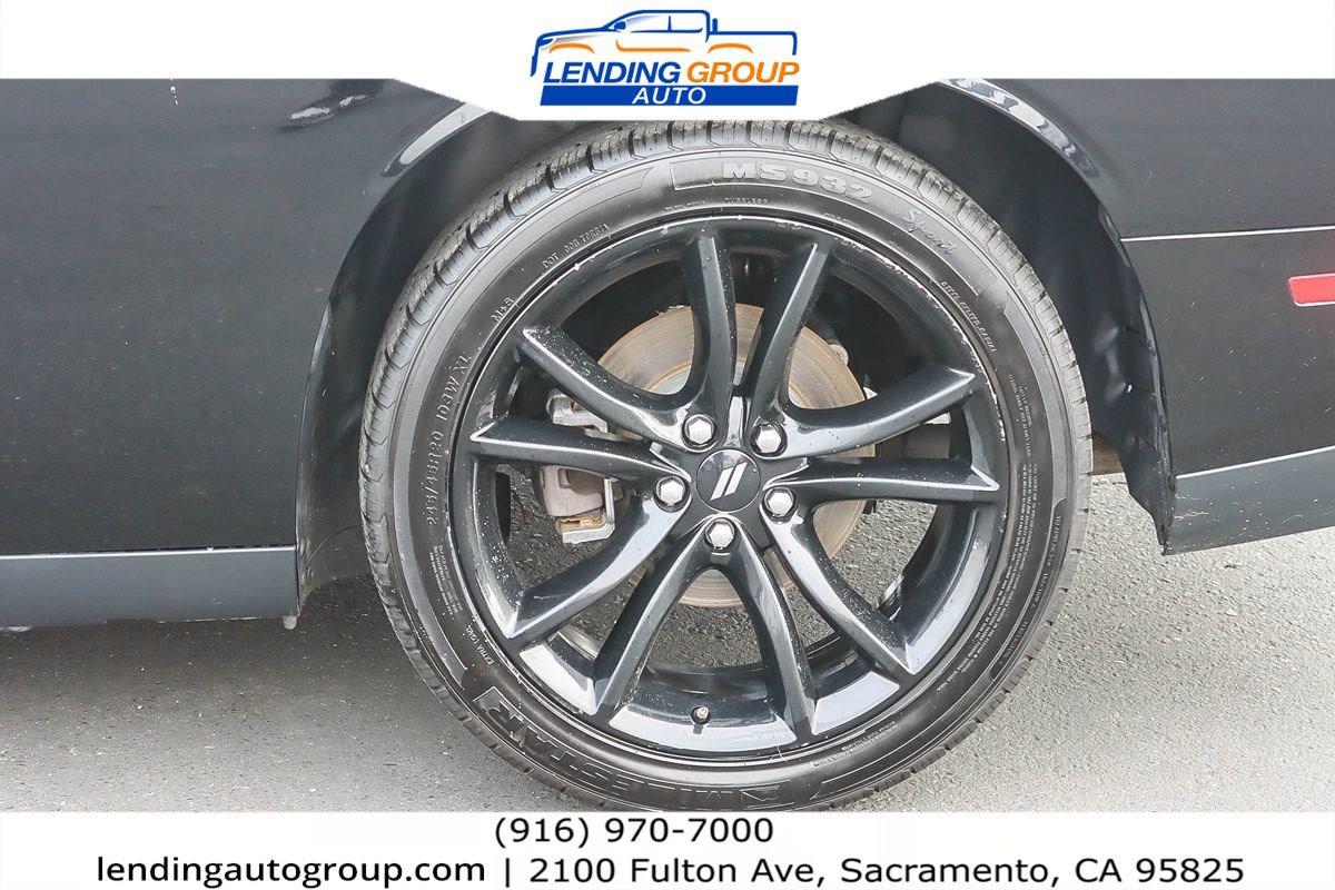 Used 2018 Dodge Challenger SXT w/ Blacktop Package image 10