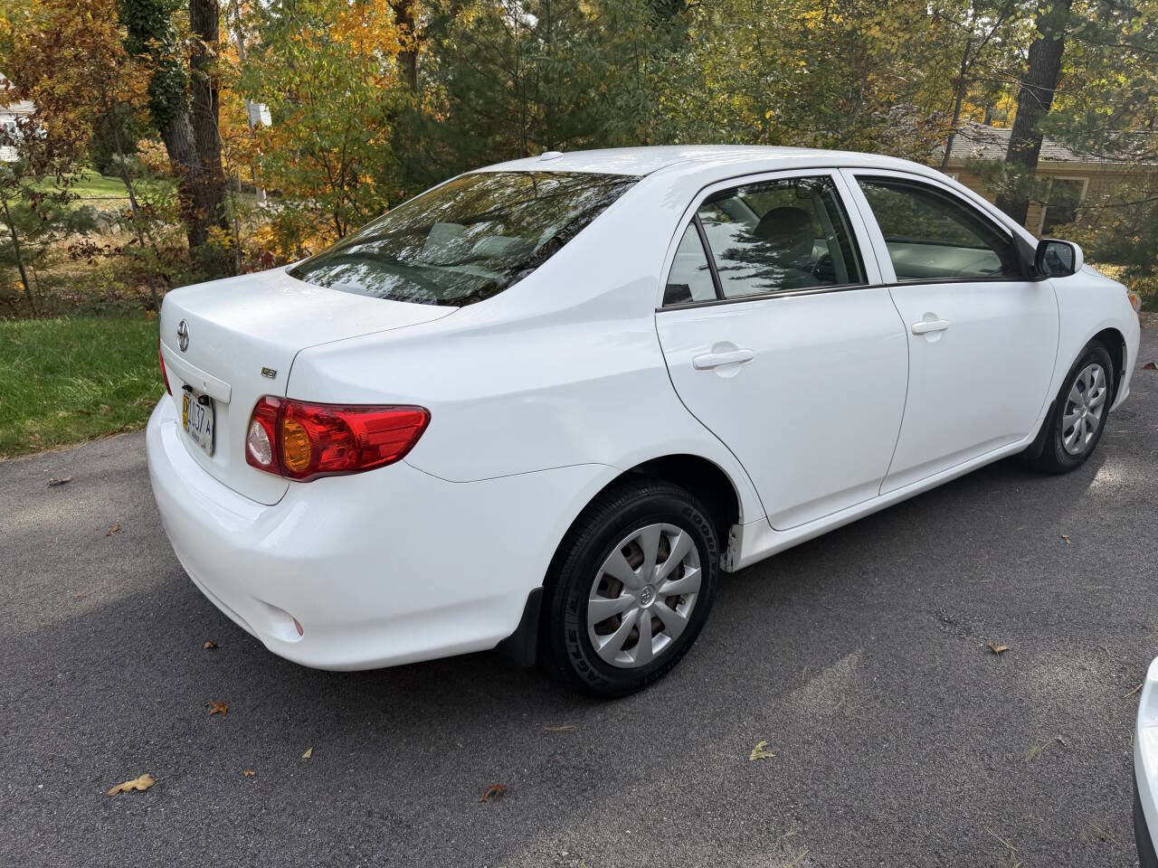 Used 2010 Toyota Corolla LE image 9