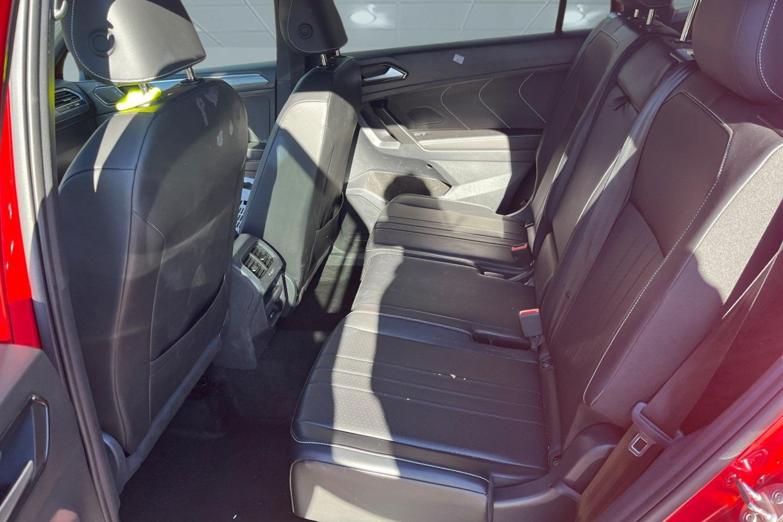 Used 2024 Volkswagen Tiguan SE R-Line FWD image 9