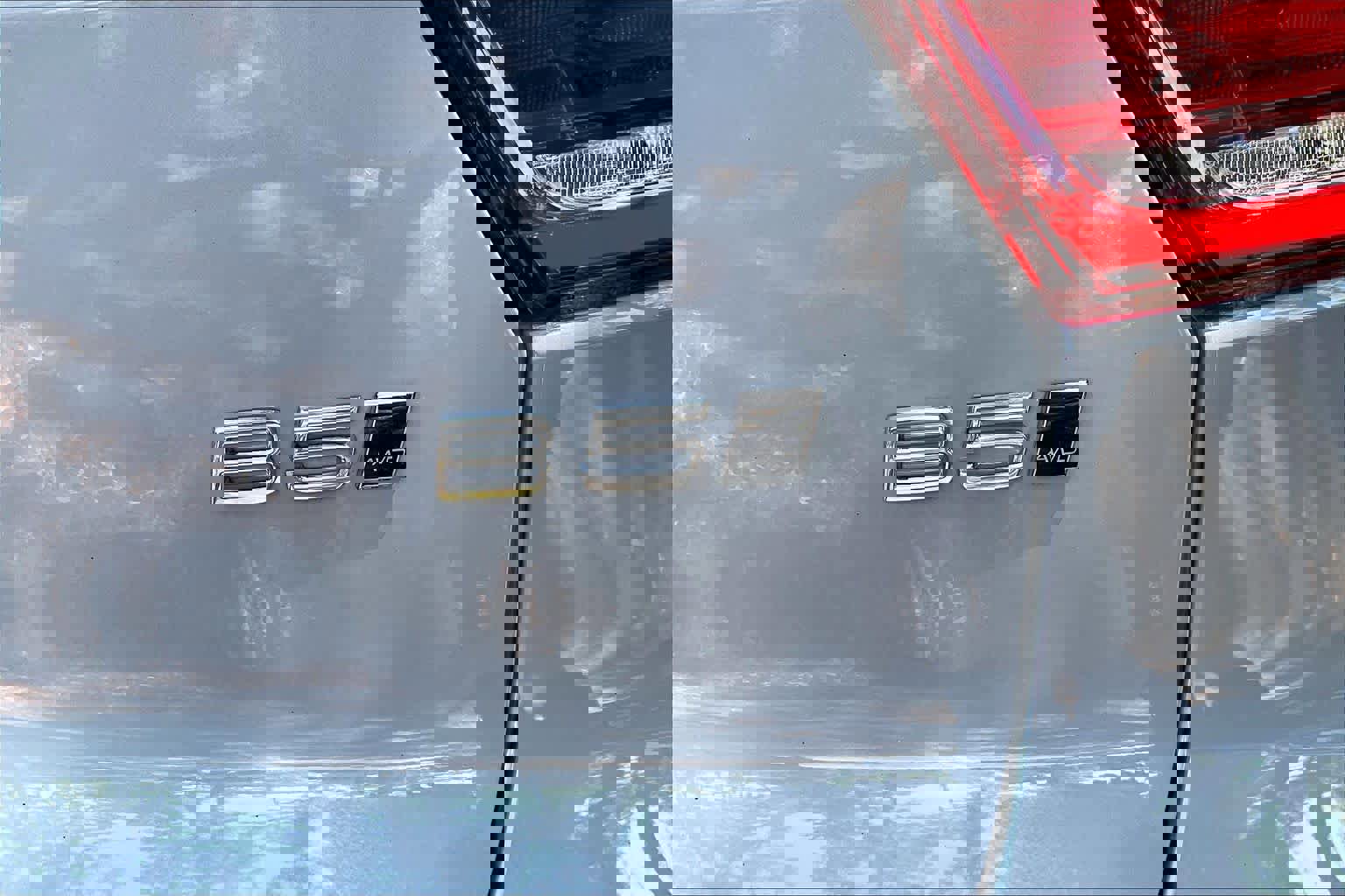 Used 2025 Volvo XC40 B5 Plus AWD/4WD image 10