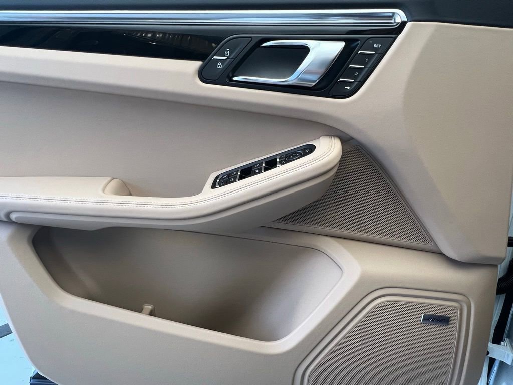 Used 2026 Porsche Macan AWD/4WD image 19