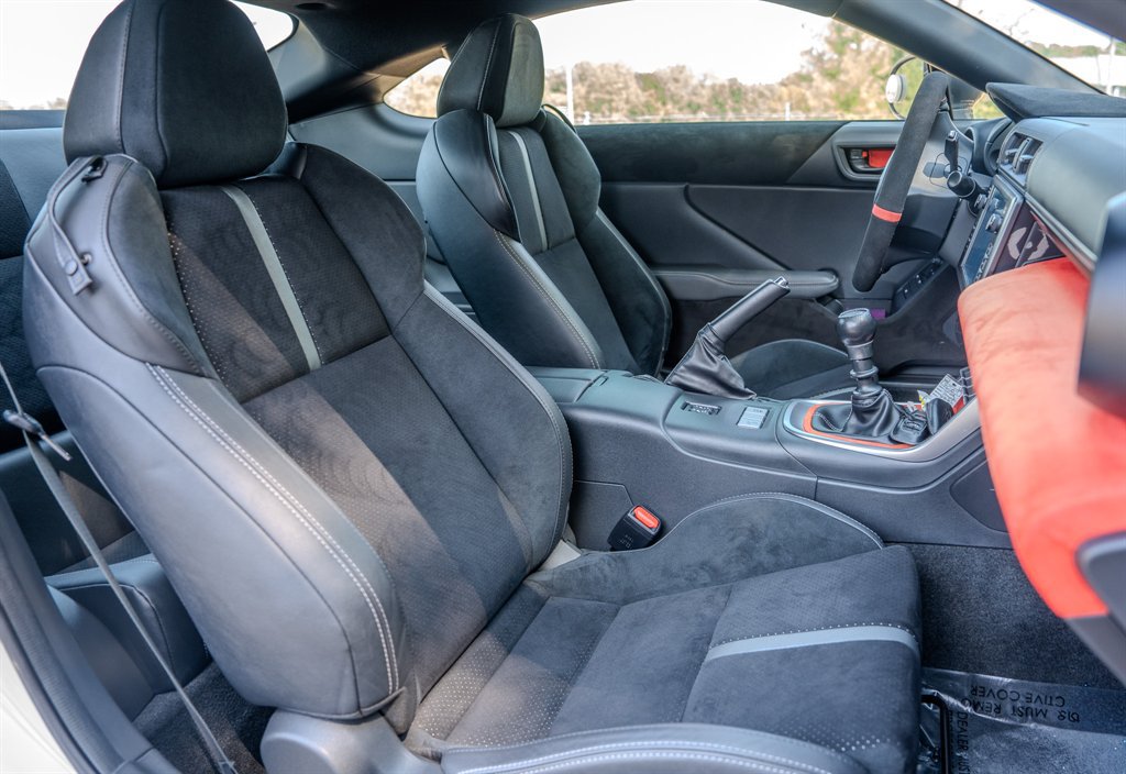 Used 2024 Toyota GR86 Premium RWD image 30