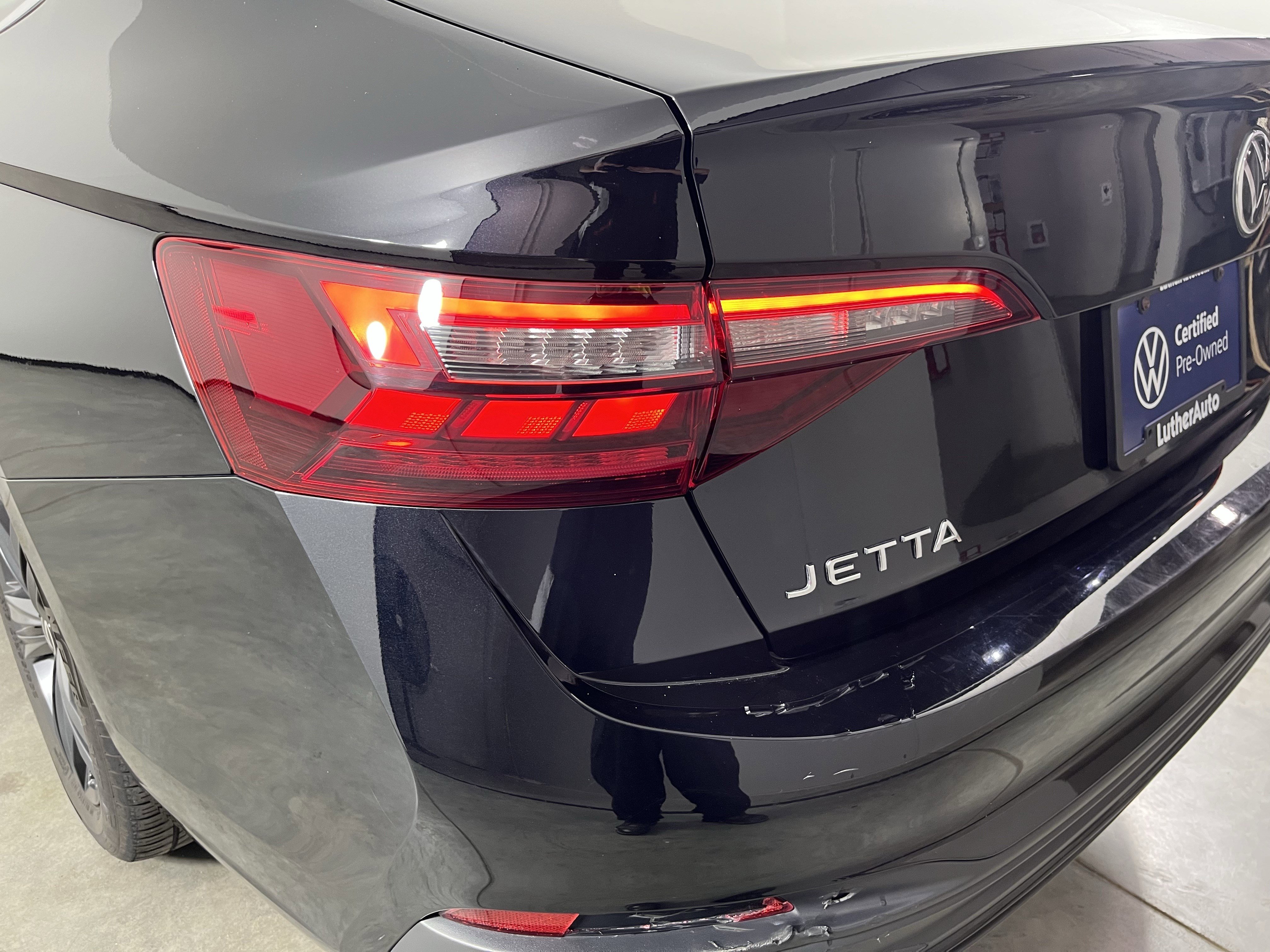 Certified 2023 Volkswagen Jetta SE w/ Panoramic Sunroof Package image 27