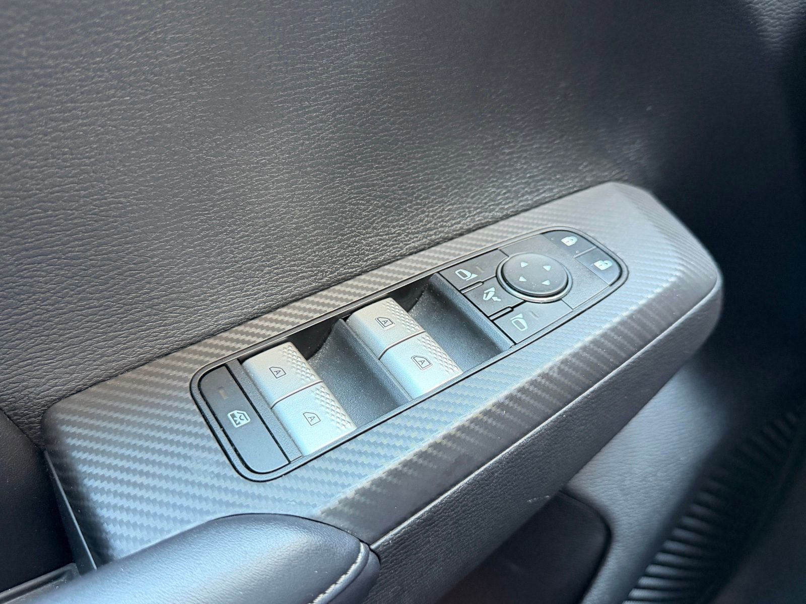 Used 2024 Mitsubishi Outlander AWD image 23