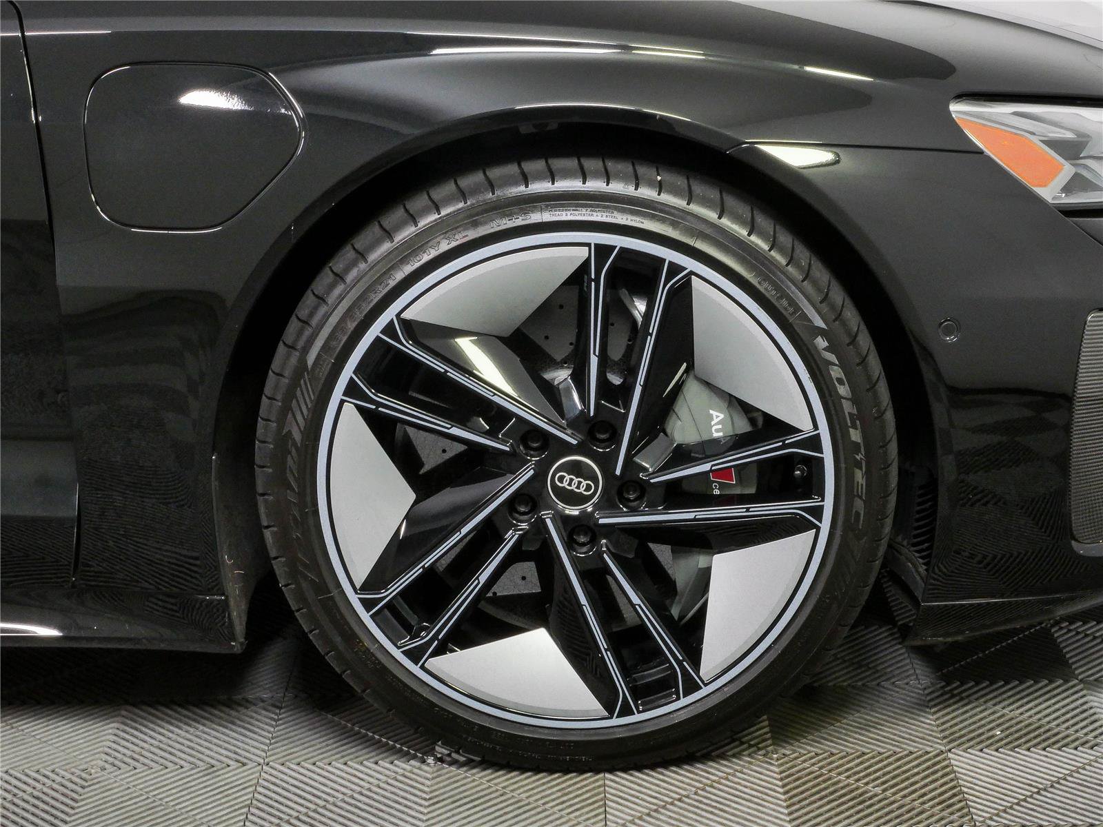 Used 2023 Audi RS e-tron GT w/ Ceramic Brake Package AWD/4WD image 40