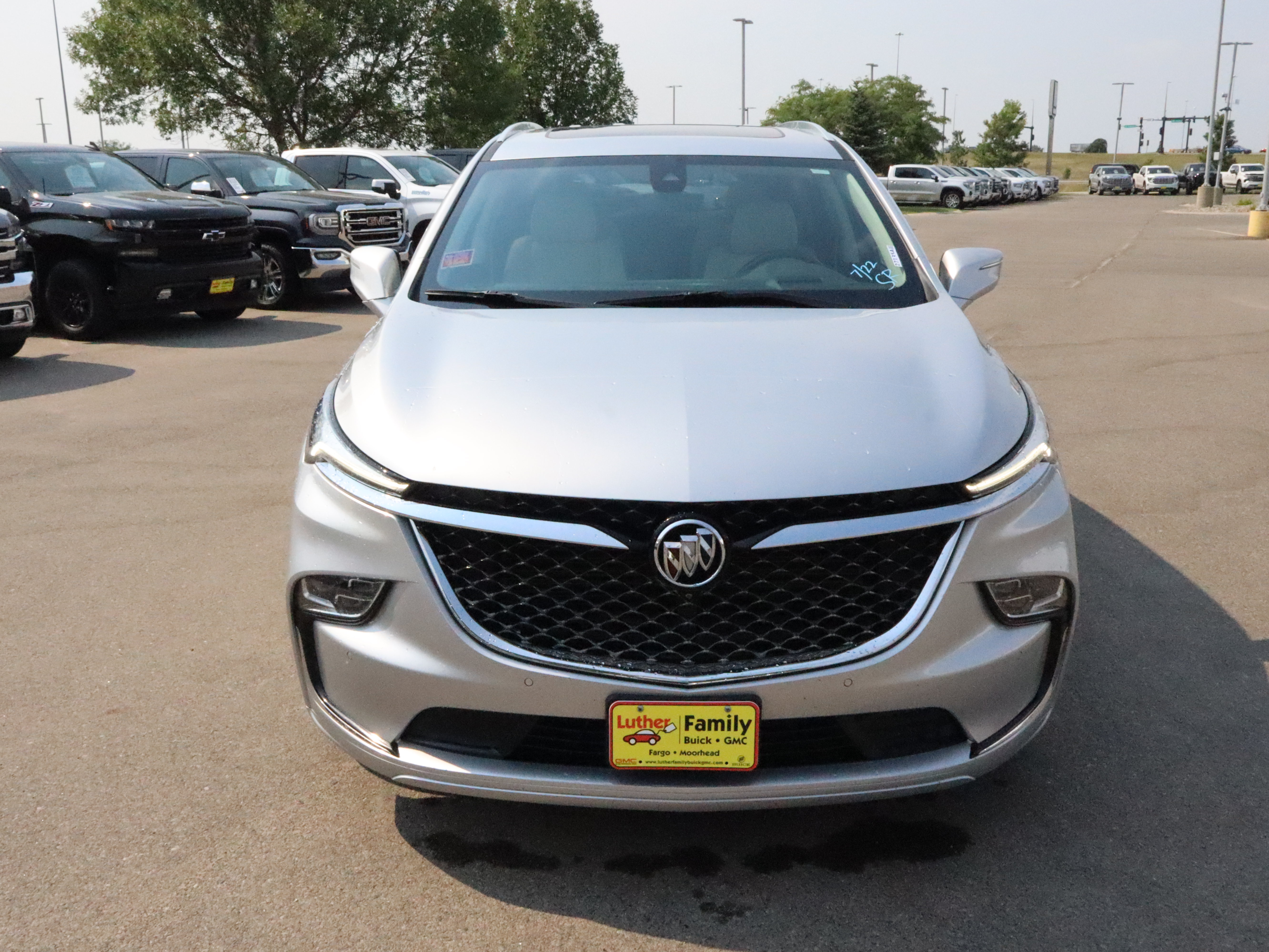 Used 2022 Buick Enclave Avenir w/ Avenir Technology Package AWD/4WD image 2