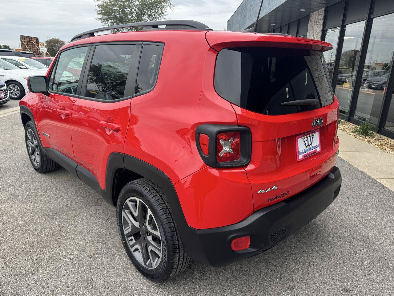 Used 2018 Jeep Renegade Latitude w/ Cold Weather Group AWD/4WD image 6