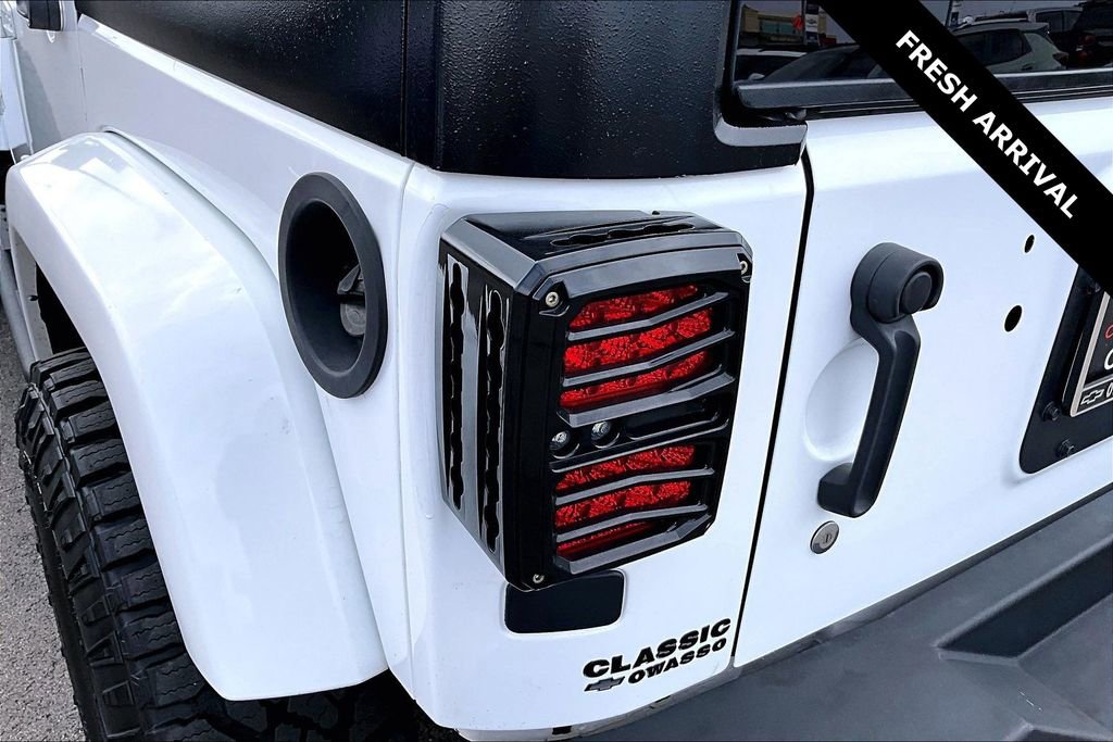 Used 2014 Jeep Wrangler Unlimited Rubicon image 21