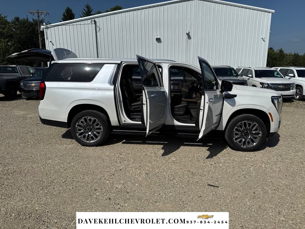 Used 2025 GMC Yukon XL Denali Ultimate w/ LPO, Illumination Package AWD/4WD image 41